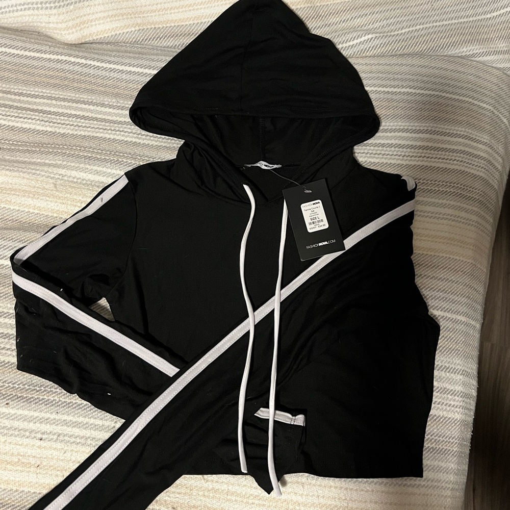 Black Fashion Nova cropped hoodie